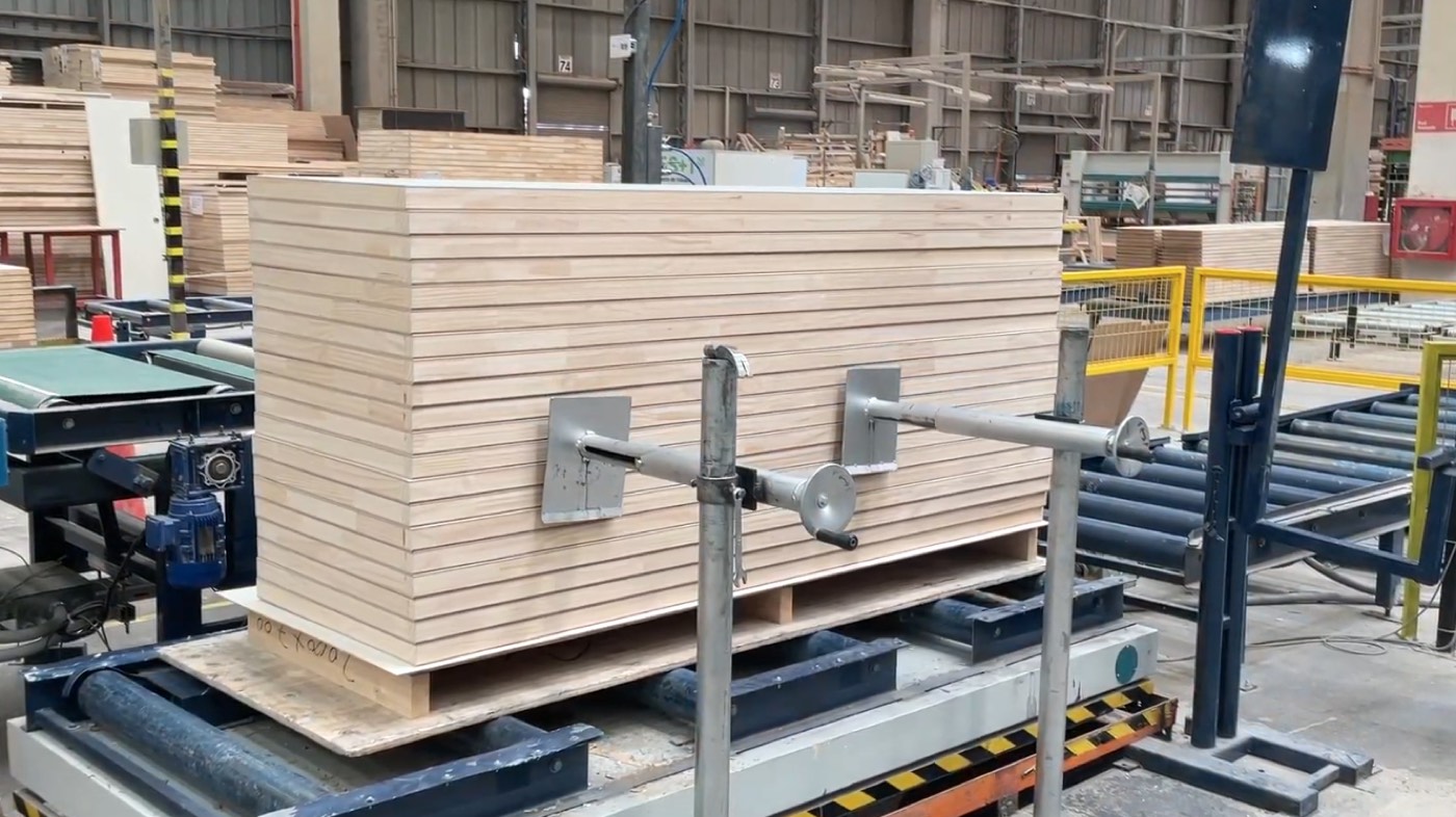 Línea automatizada de armado de pallet